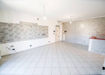 Cucina - Trilocale via Massimo d'Azeglio, 7, Rondissone - foto 6