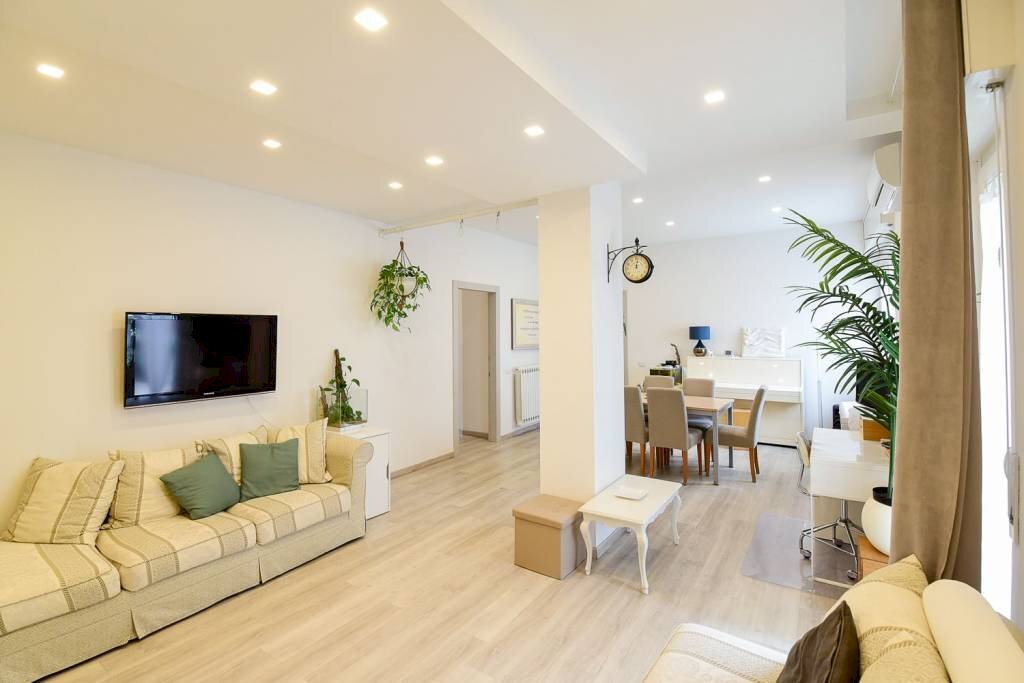 Salone - Three-room apartment via Fratelli Rosselli, 2, Casnate con Bernate - photo 2