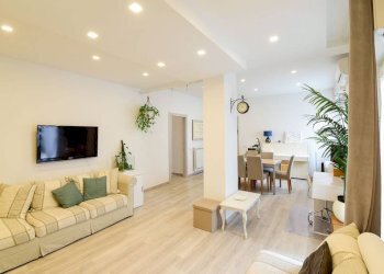 Salone - Three-room apartment via Fratelli Rosselli, 2, Casnate con Bernate - photo 2