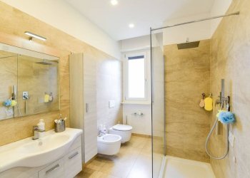 Bagno - Three-room apartment via Fratelli Rosselli, 2, Casnate con Bernate - photo 20