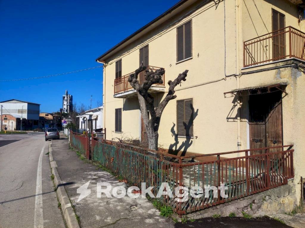 Zona - Independent house contrada Pianapuccia, Scafa - photo 1
