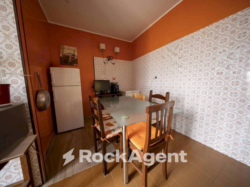Cucina - Appartamento via Giovanni Amendola, 53, Sassari - foto 2