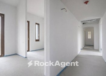 Corridoio - Villa via Tagliamento, 22, Seriate - photo 18