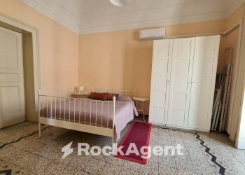 Camera da letto - Three-room apartment via Vittorio Emanuele II, 108, Catania - photo 11
