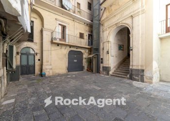 Cortile interno - Three-room apartment via Vittorio Emanuele II, 108, Catania - photo 27