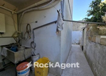 Cortile interno - Casa indipendente via Macurano, Alessano - foto 9