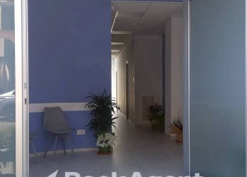 Interno palazzo - Ufficio via Nazionale, 77, Sant'Egidio del Monte Albino - foto 1