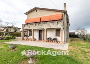 Facciata - Casa indipendente via Argine Sinistro, 5, Correzzola - foto 1