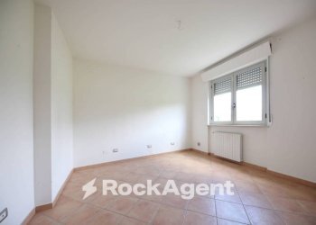 Camera da letto - Trilocale via Tortona, 84, Alessandria - foto 12