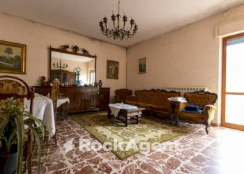 Salone - Three-room apartment via Candela, 12, Catanzaro - photo 10