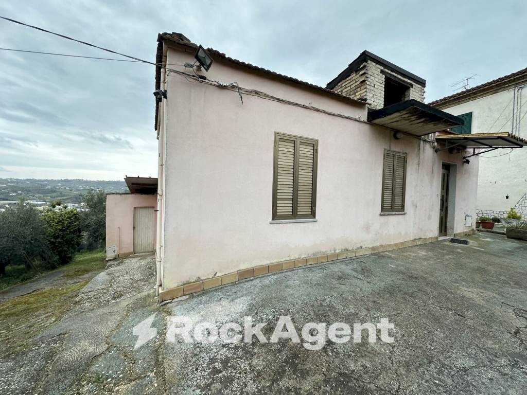 Facciata - Villa contrada Montupoli Foro, Miglianico - foto 1