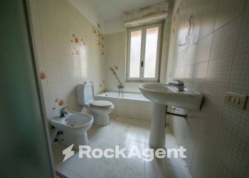 Bagno - Four-room apartment via Gavino Matta, 3, Sassari - photo 15