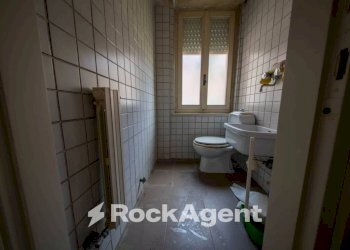 Bagno - Four-room apartment via Gavino Matta, 3, Sassari - photo 17