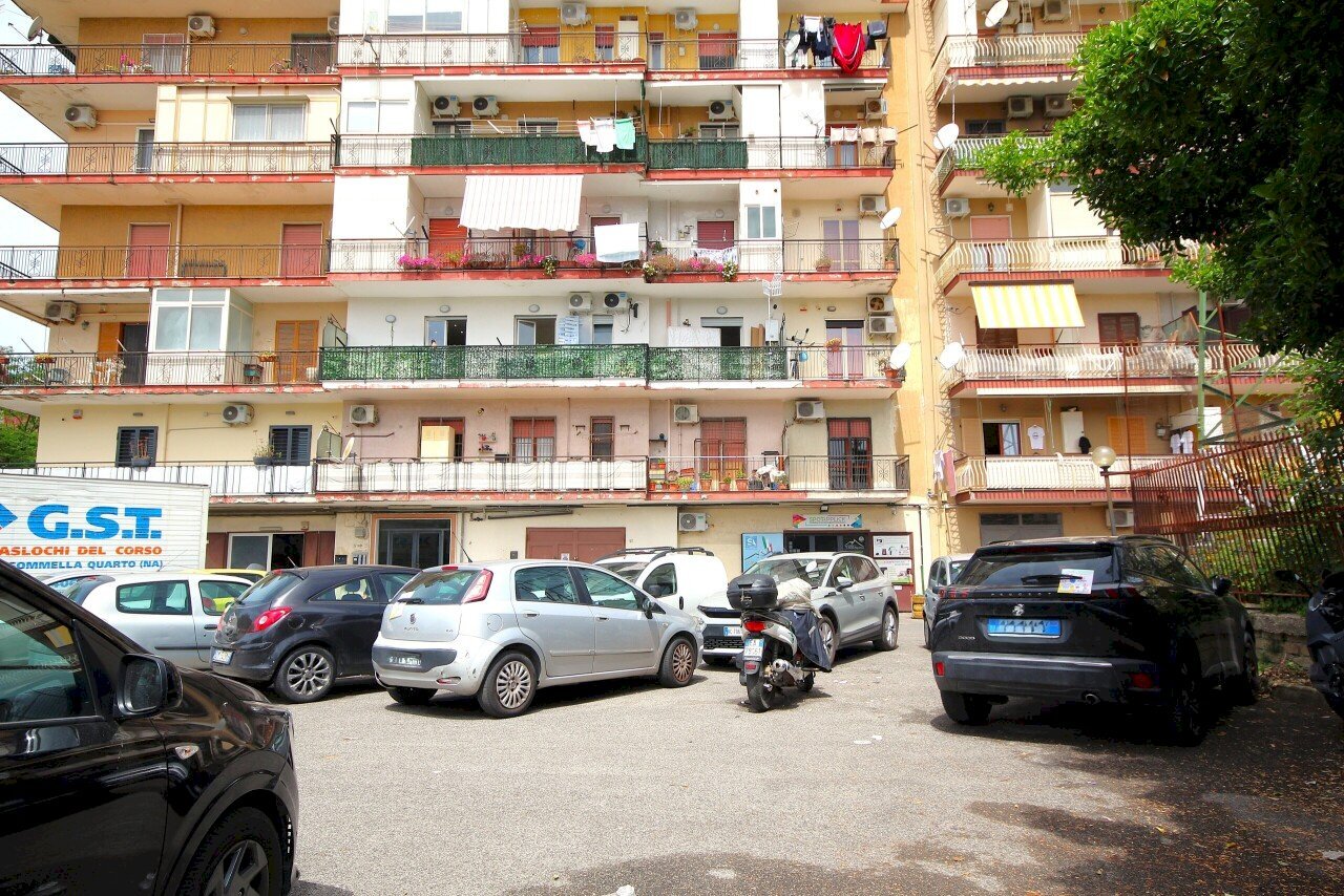 2.jpg - Three-room apartment Via Zenone di Elea 49, Napoli (neighborhood Pianura) - photo 1