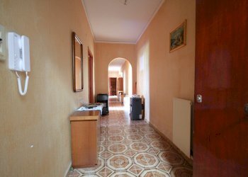 6.jpg - Three-room apartment Via Zenone di Elea 49, Napoli (neighborhood Pianura) - photo 5