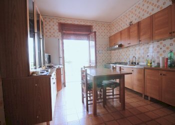 7.jpg - Three-room apartment Via Zenone di Elea 49, Napoli (neighborhood Pianura) - photo 6