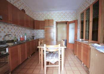 8.jpg - Three-room apartment Via Zenone di Elea 49, Napoli (neighborhood Pianura) - photo 7