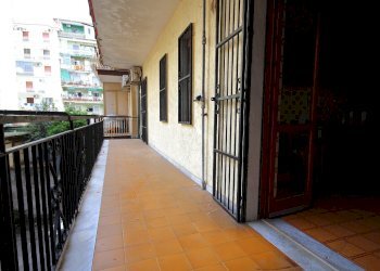 9.jpg - Three-room apartment Via Zenone di Elea 49, Napoli (neighborhood Pianura) - photo 8