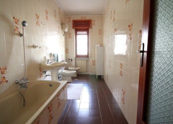 12.jpg - Three-room apartment Via Zenone di Elea 49, Napoli (neighborhood Pianura) - photo 11