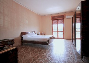 14.jpg - Three-room apartment Via Zenone di Elea 49, Napoli (neighborhood Pianura) - photo 13