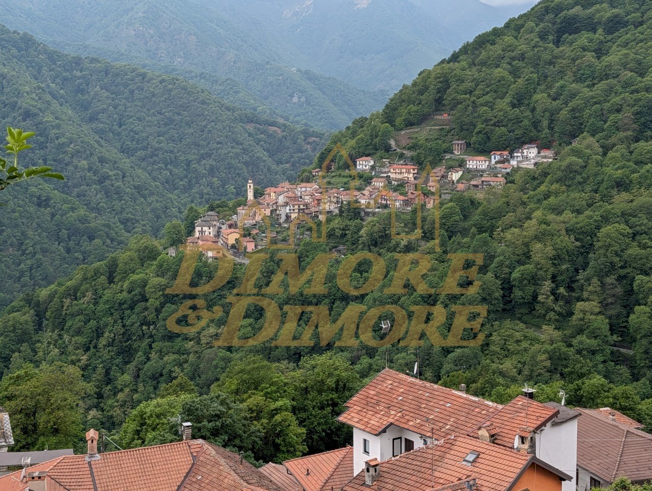 Vista dalla strada.jpg - Villa Loreglia - photo 1