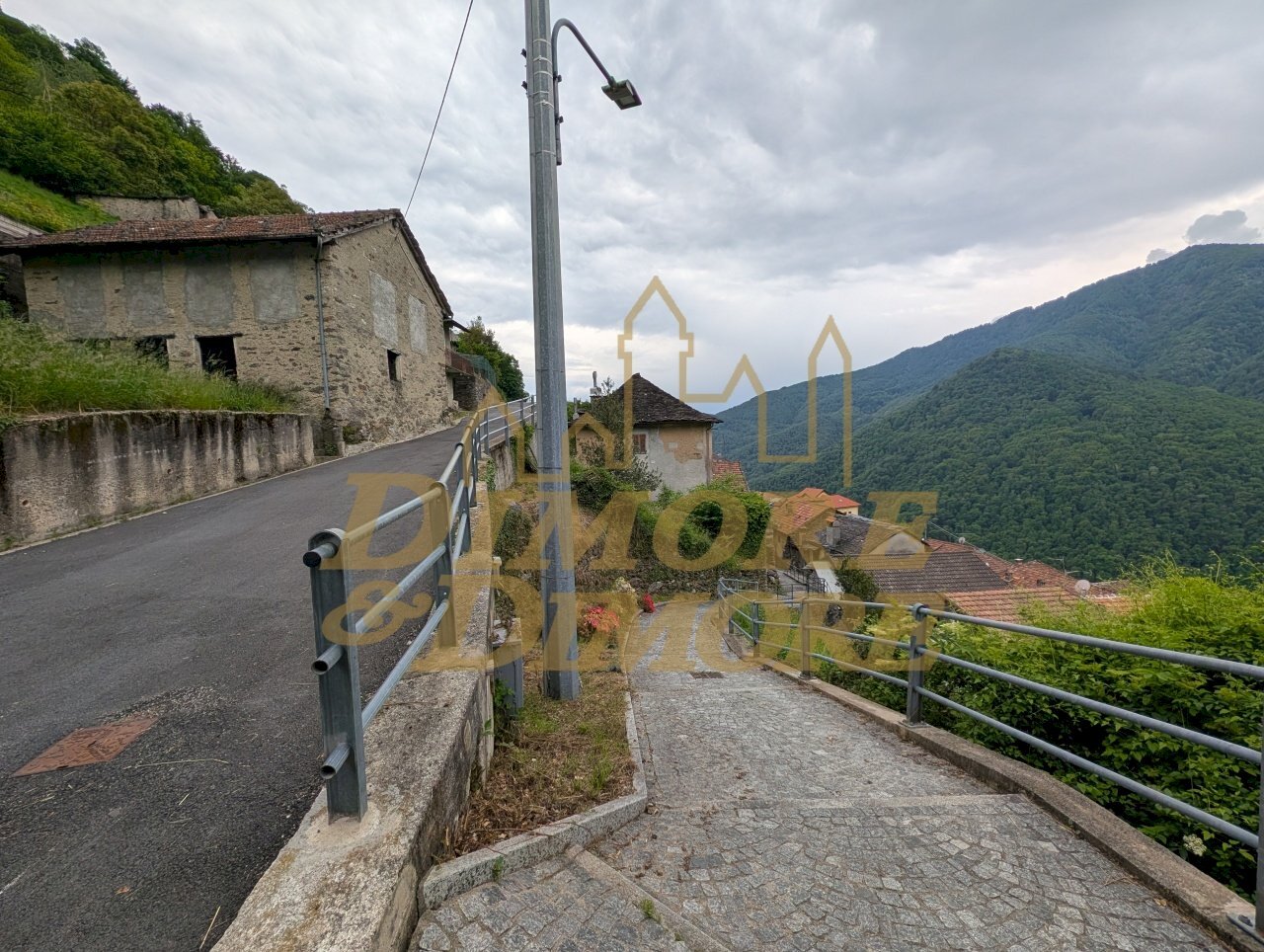 Inizio strada per raggiungerla.jpg - Villa Loreglia - photo 3