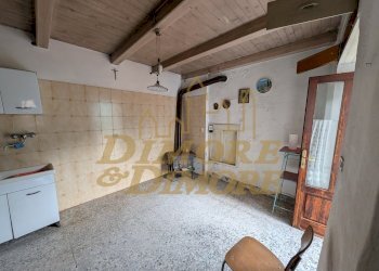 Cucina 2 primo piano.jpg - Villa Loreglia - photo 10