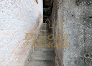 Scala che porta al secondo piano.jpg - Villa Loreglia - photo 13