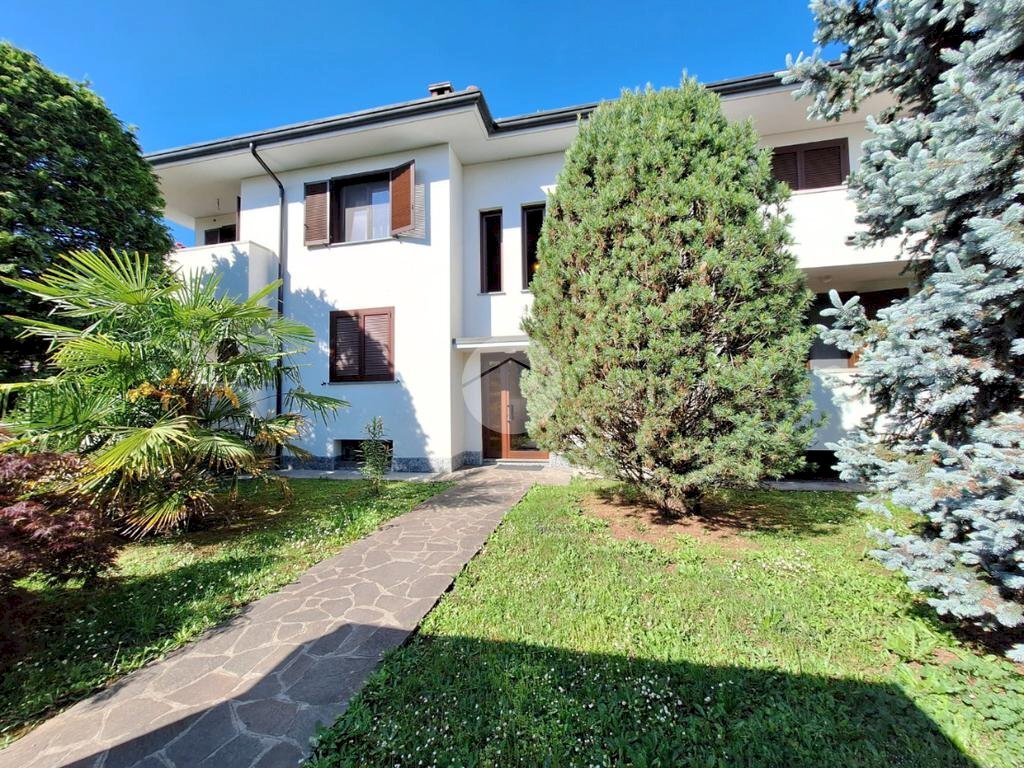 Three-room apartment Via L. Einaudi, Inveruno - photo 1