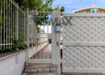 Edificio all\'aperto - Appartamento Via Bronte
 
25, Roma - foto 32