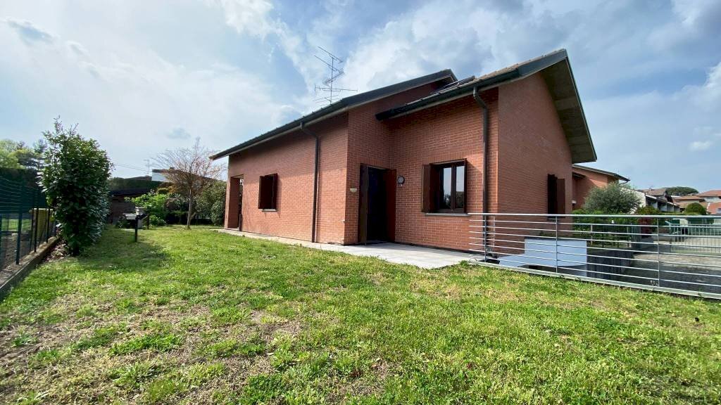 Giardino - Villa via Gabriele D'Annunzio, Arsago Seprio - foto 1