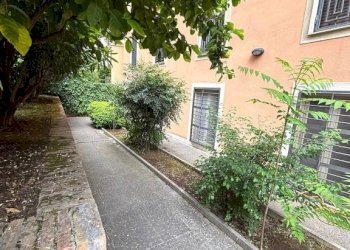 Cortile interno - Three-room apartment via Paraguay, 3, Roma - photo 18