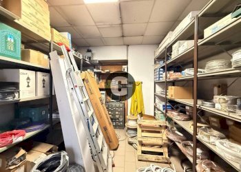 Magazzino - Commercial Activity via Principi d'Acaja, 42, Torino (neighborhood Cit Turin) - photo 6