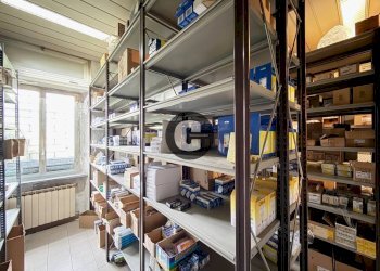 Magazzino - Commercial Activity via Principi d'Acaja, 42, Torino (neighborhood Cit Turin) - photo 7