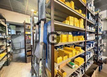 Magazzino - Commercial Activity via Principi d'Acaja, 42, Torino (neighborhood Cit Turin) - photo 8
