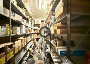 Magazzino - Commercial Activity via Principi d'Acaja, 42, Torino (neighborhood Cit Turin) - photo 14