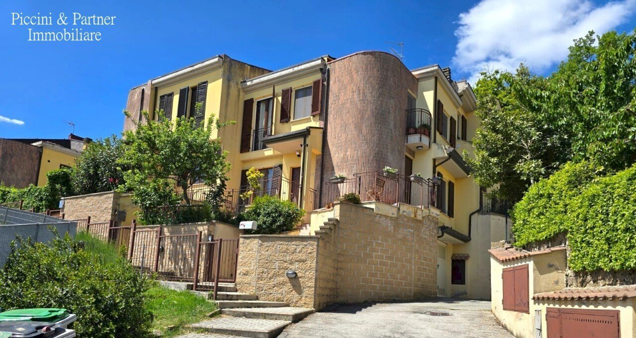 01.jpg - Villa a Schiera Via della Madonnina 30, Torrita di Siena - foto 1