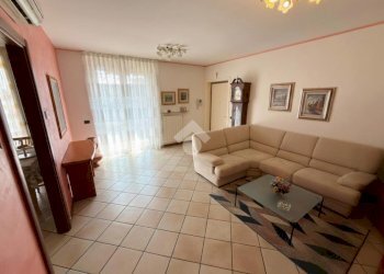Three-room apartment Via Dante Alighieri, Paullo - photo 1