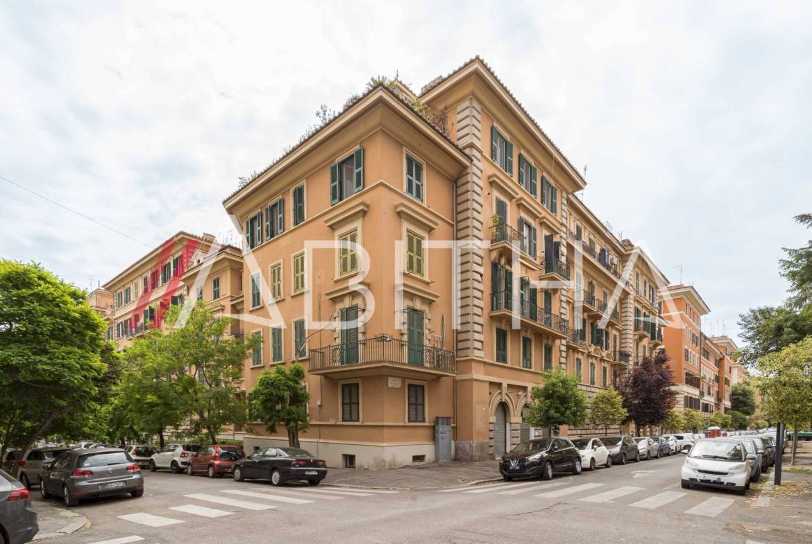 Three-room apartment Via Nemorense, Roma - photo 1