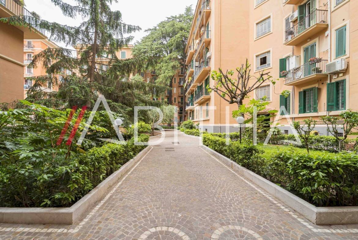 Three-room apartment Via Nemorense, Roma - photo 3