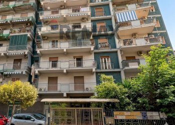 Edificio all\'aperto - Three-room apartment Via Principe di Piemonte
 
54, Casoria - photo 1
