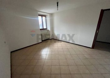 Stanza vuota - Two-room apartment Cunardo - photo 10