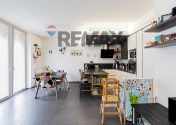Cucina - Three-room apartment Via Ulisse Merini
 
19, Varese - photo 3