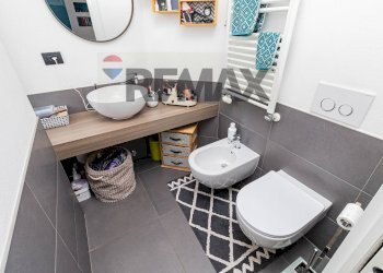 Bagno - Three-room apartment Via Ulisse Merini
 
19, Varese - photo 10