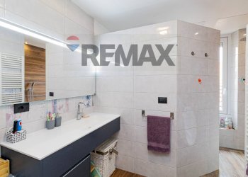 Bagno - Three-room apartment Via Ulisse Merini
 
19, Varese - photo 13