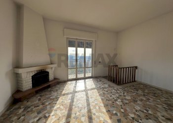 Stanza vuota - Villa Gorizia
 
18, Gemonio - foto 18