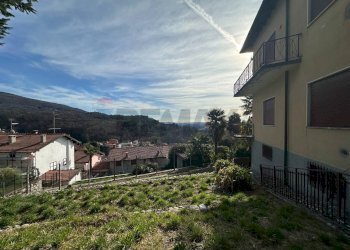 Edificio all\'aperto - Villa Gorizia
 
18, Gemonio - foto 39