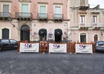 Edificio all\'aperto - Commercial Premises Corso Italia
 
190, Giarre - photo 1