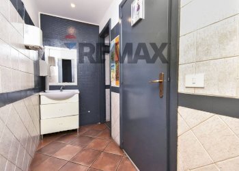 Bagno - Commercial Premises Corso Italia
 
190, Giarre - photo 16