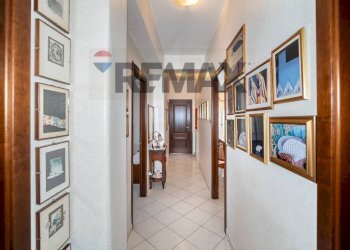 Hall / corridoio - Four-room apartment Via Gambetta
 
2, Catania - photo 5